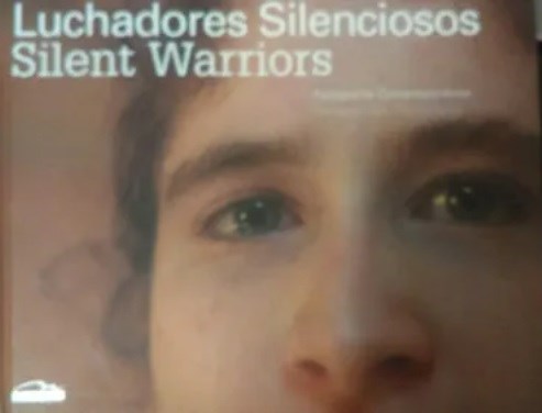 Papel LUCHADORES SILENCIOSOS (ESPAÑOL / INGLES) (CARTONE)
